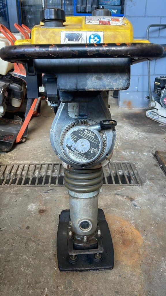 COMPACTADOR DE SOLO C/ INJEÇÃO ELETRONICA – WACKER