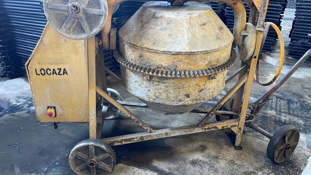 BETONEIRA 400 LITROS MAIS MOTOR (860 E 505)