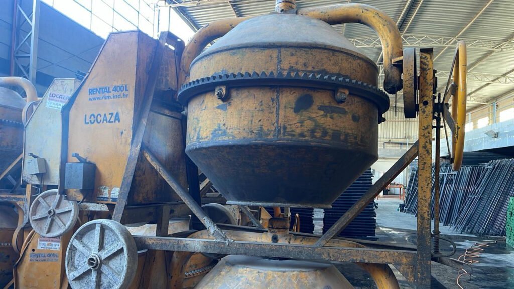BETONEIRA 400 LITROS MAIS MOTOR (882 E 671)