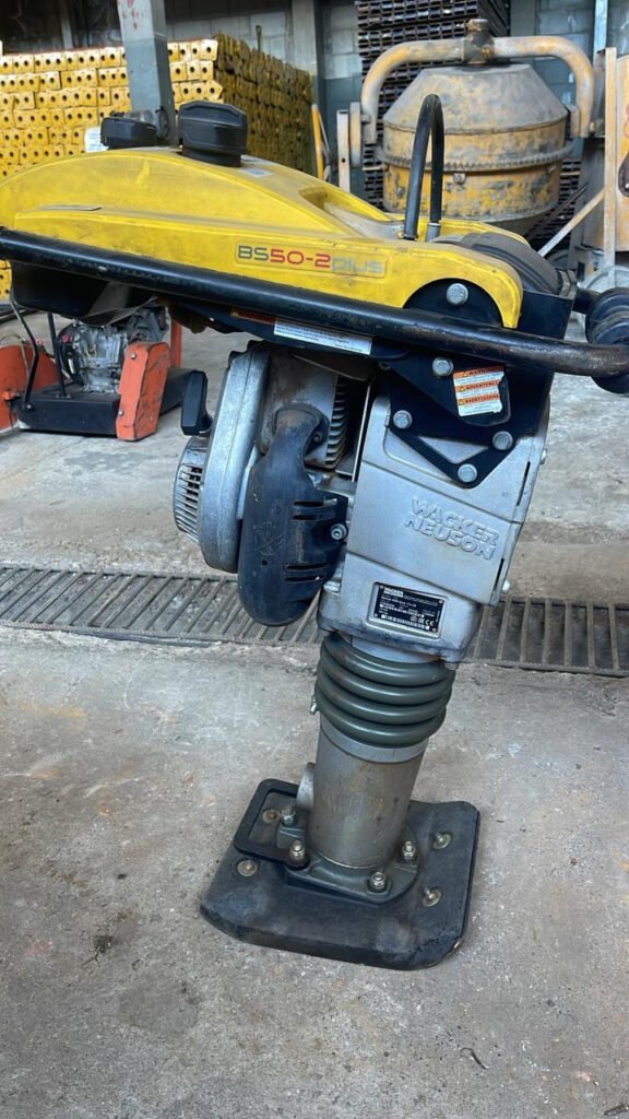 COMPACTADOR DE SOLO C/ INJEÇÃO ELETRONICA – WACKER