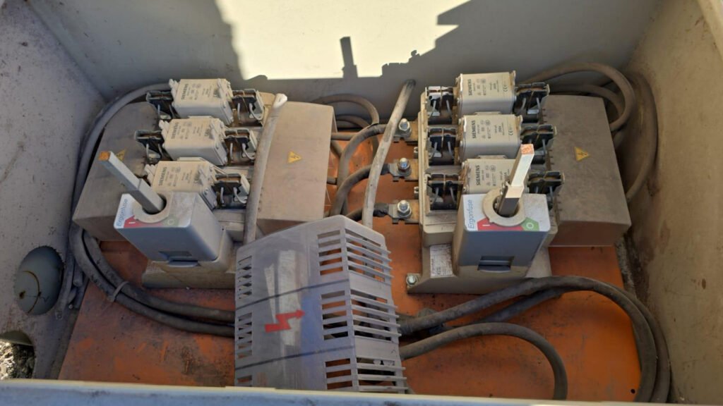 17 painéis elétricos diversos
