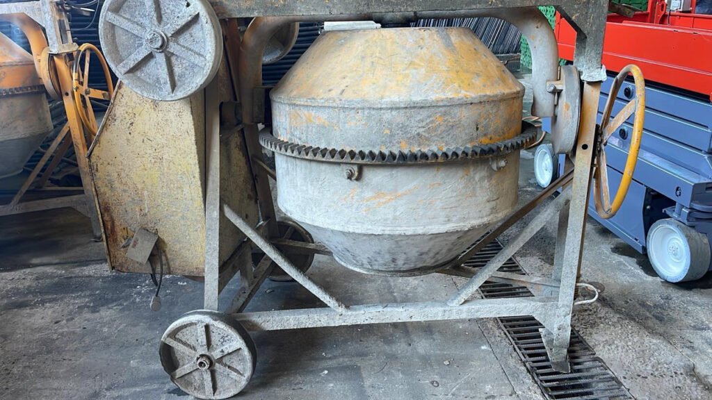 BETONEIRA 400 LITROS MAIS MOTOR (870 E 879)