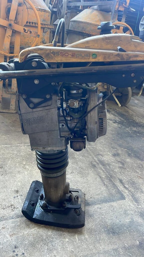 COMPACTADOR DE SOLO C/ INJEÇÃO ELETRONICA – WACKER