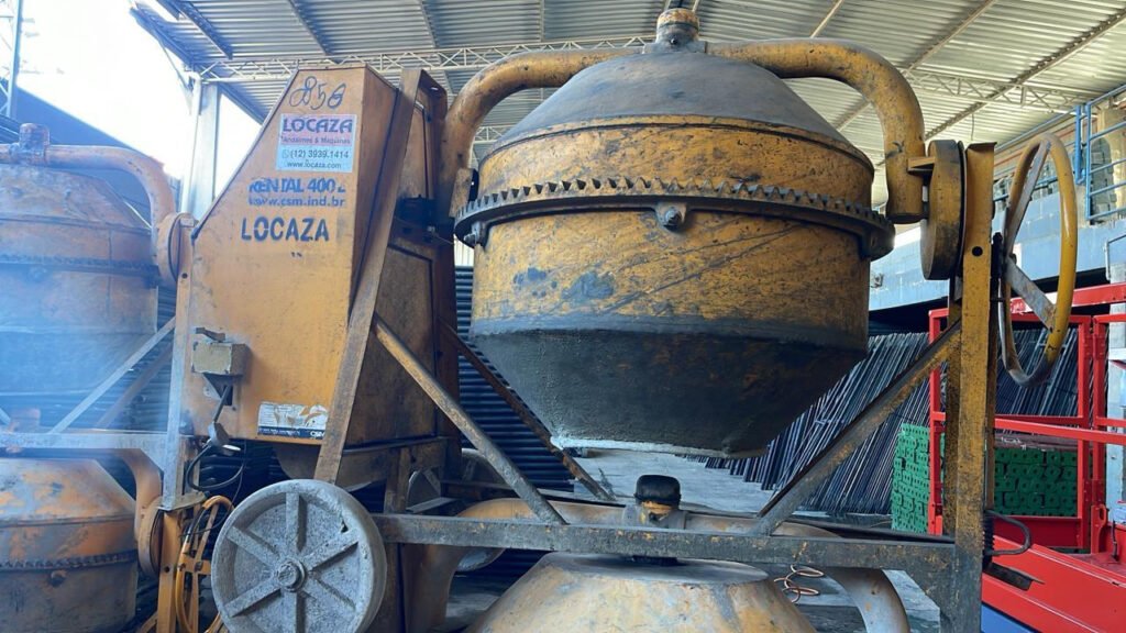 BETONEIRA 400 LITROS MAIS MOTOR (858 E 456)