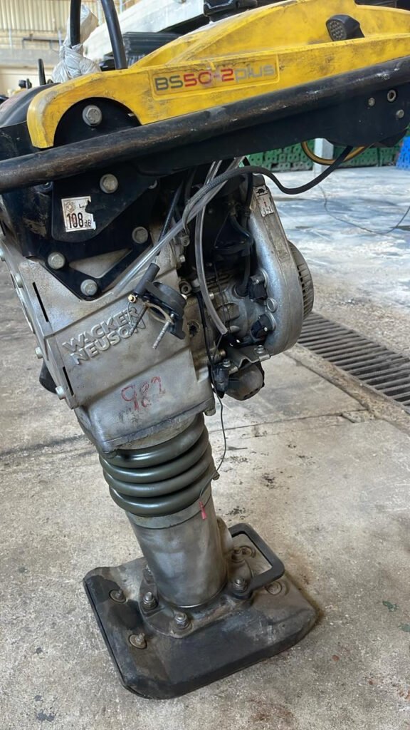 COMPACTADOR DE SOLO C/ INJEÇÃO ELETRONICA – WACKER