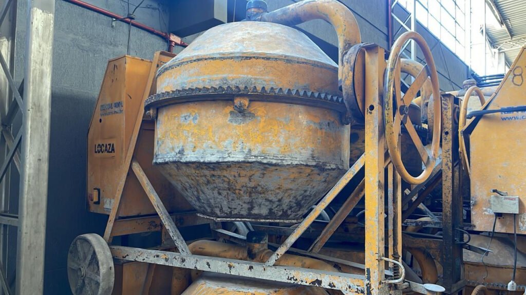BETONEIRA 400 LITROS MAIS MOTOR (868 E 676)