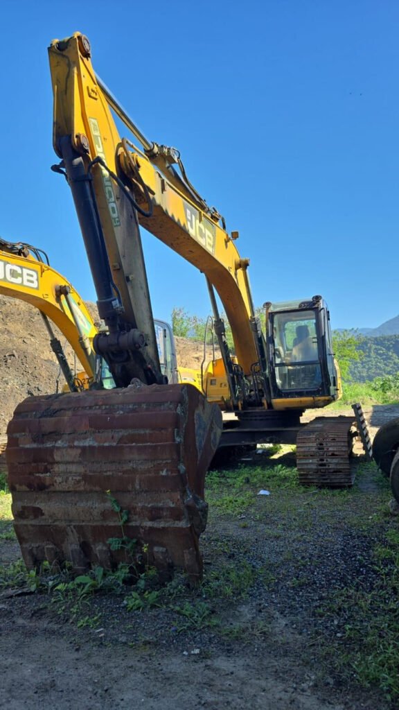 Escavadeira Hidráulica – Marca: JCB – Mod: JC200 LC