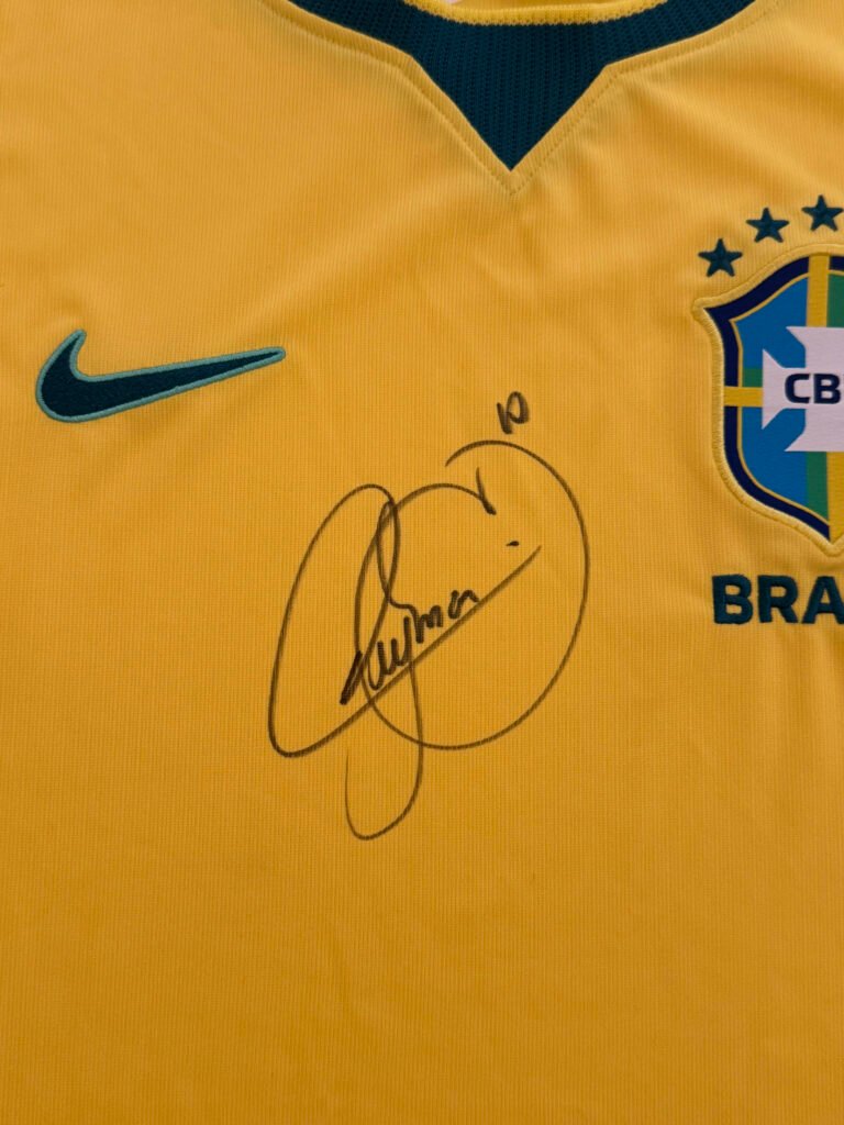 01 Camiseta Oficial da Seleção Brasileira Autografada pelo Neymar
