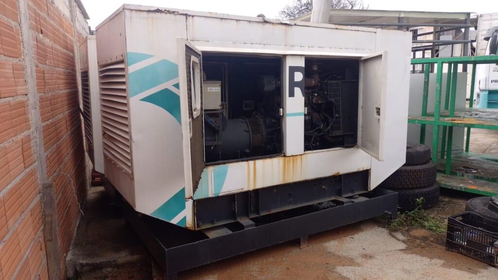 01 GERADOR MAQUIGERAL 115 KVA