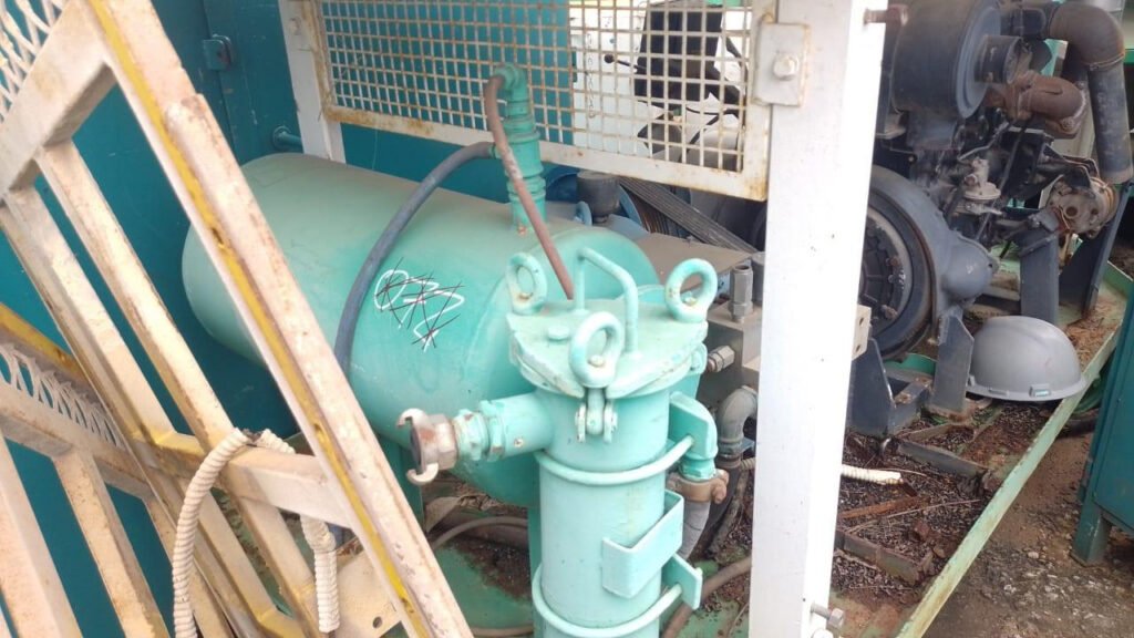 01 LAVADORA DE ALTA PRESSÃO 10.000 Psi MOTOR DIESEL PERKINS