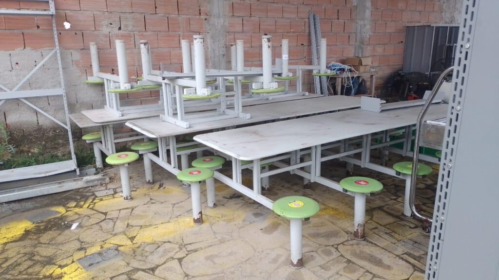 03 MESAS PARA REFEITÓRIO COM 10 LUGURES + 03 MESAS PARA REFEITÓRIO COM 04 LUGARES