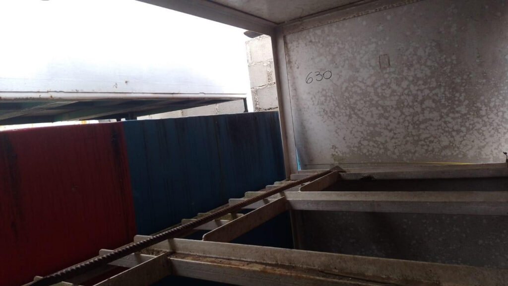 01 ABRIGO PARA MAQUINAS DE SOLDA FABRICADO EM ACO CARBONO LARGURA 2,07M X PROFUNDIDADE 1,38M X ALTURA 1,90M
