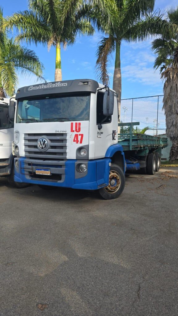 01 VW/24-280 CRM 6X2, CARGA CAMINHÃO , branco, 2016/2016, diesel