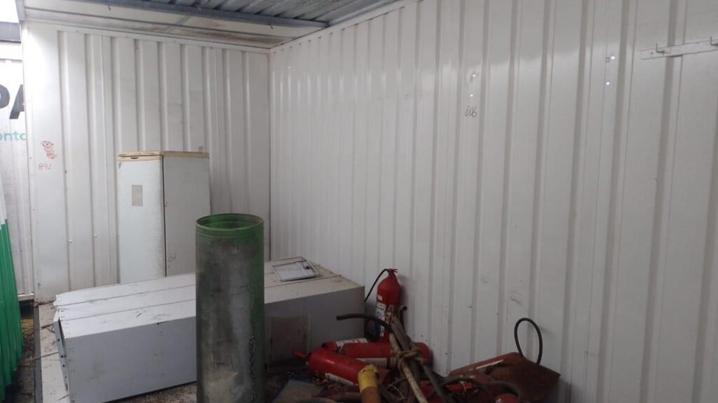 01 CONTAINER HABITACIONAL TIPO ESCRITORIO 6M SEM 01 LATERAL